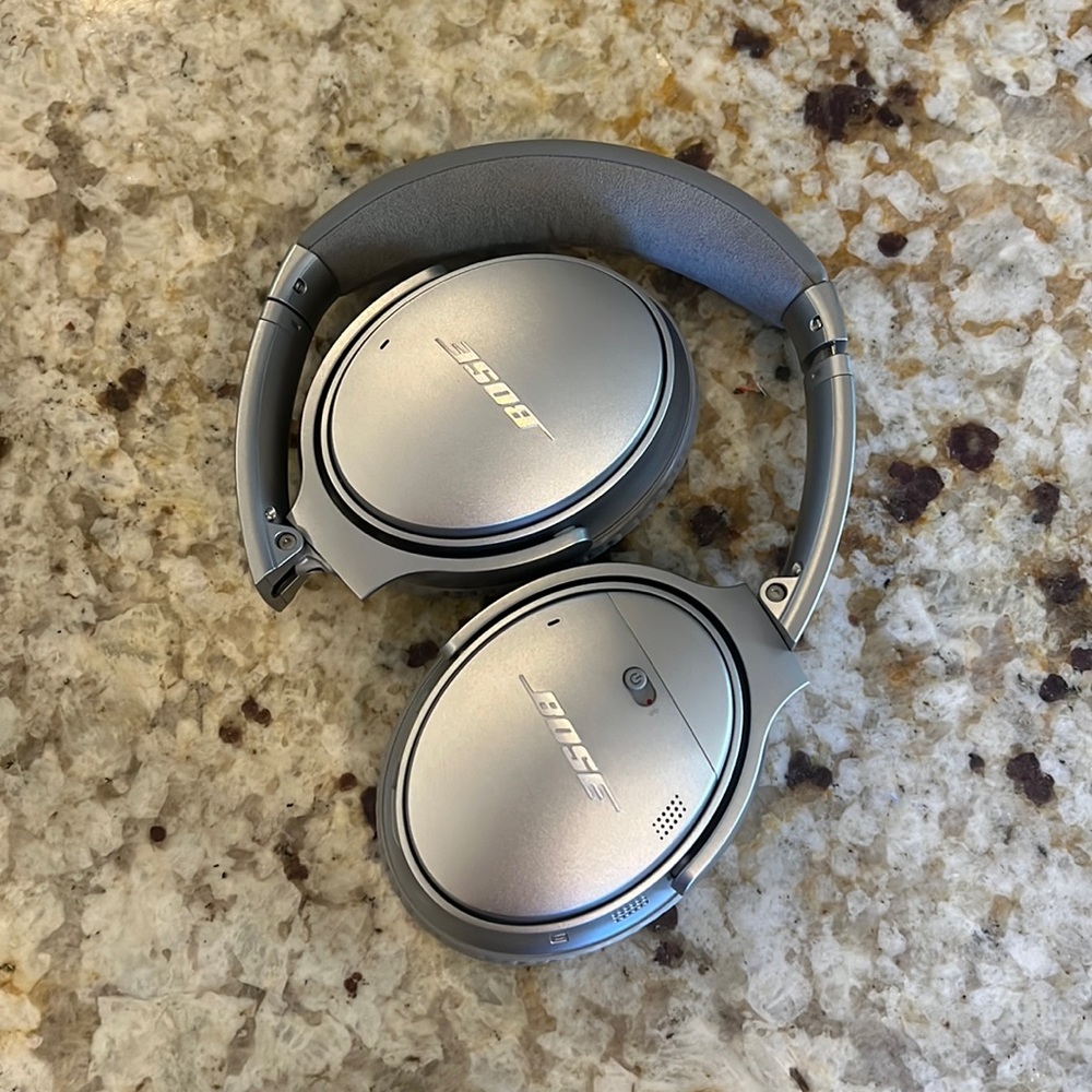 Bose QuietComfort 35 II Wireless Bluetooth Headphones, Noise-Cancelling - Silver